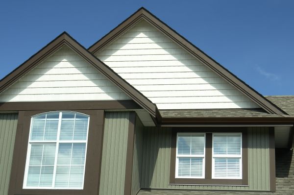 Cost of Vertical Vinyl Siding Repair in Manchester