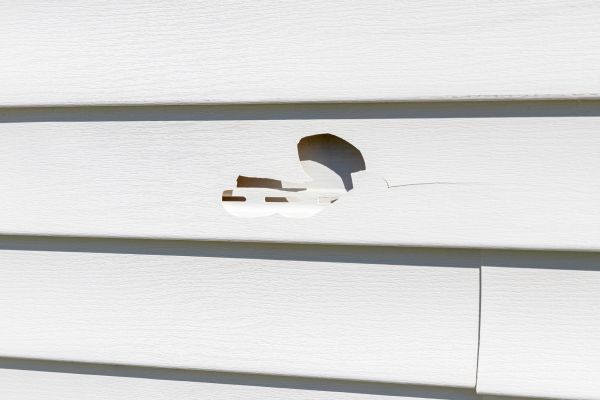 Cost of White Vinyl Siding Repair in Manchester