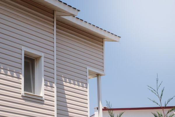 Cost of Vinyl Siding Hole Repair in Manchester